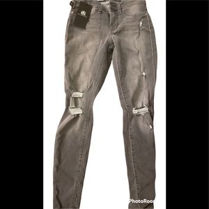 NWT ROCK N’ REPUBLIC Grey Skinny Jeans with Rips/ Frays Size 2